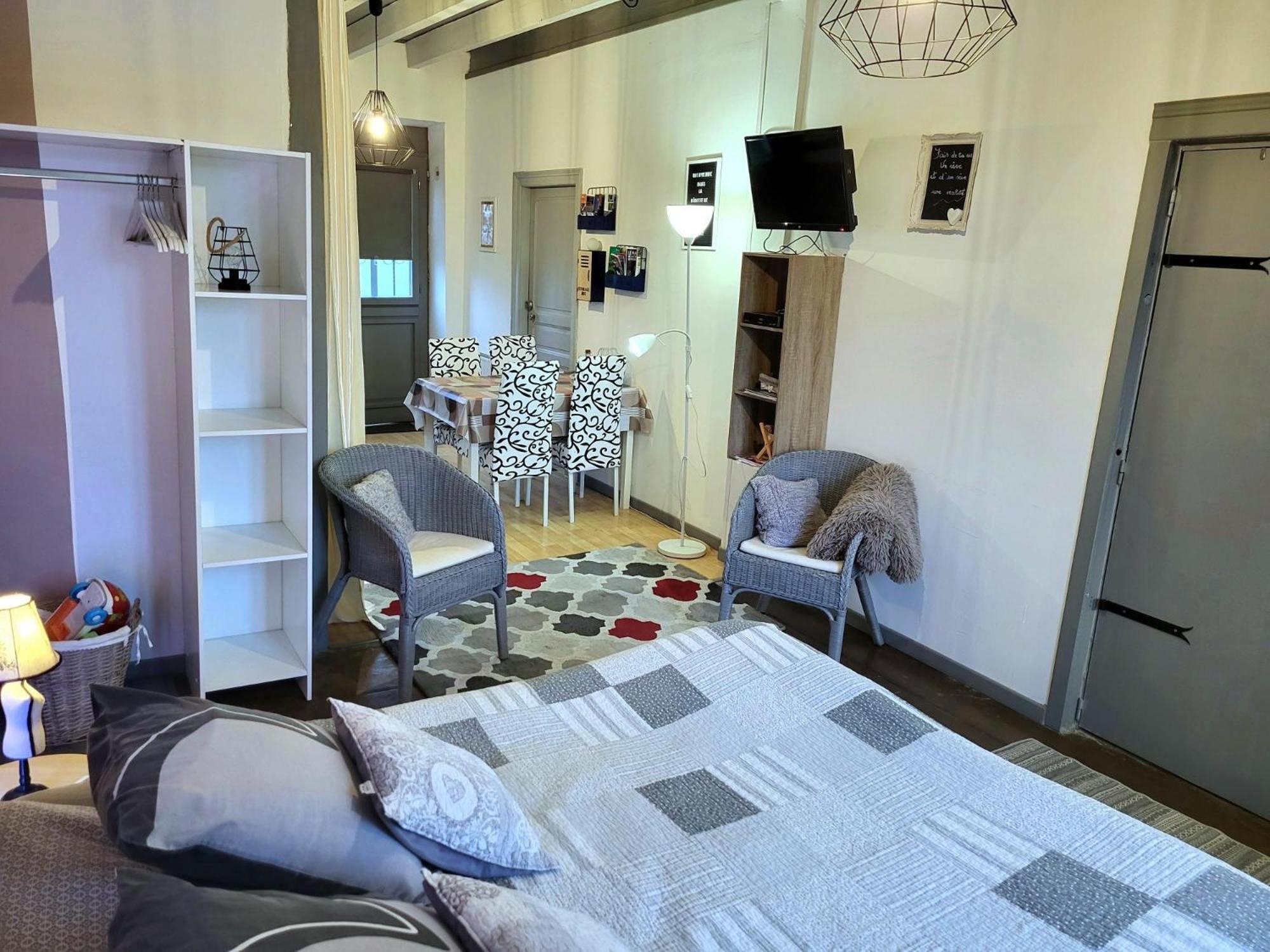 Chez Christy Chemin Des Dinots Bed & Breakfast Saint-Bonnet-de-Four Ruang foto