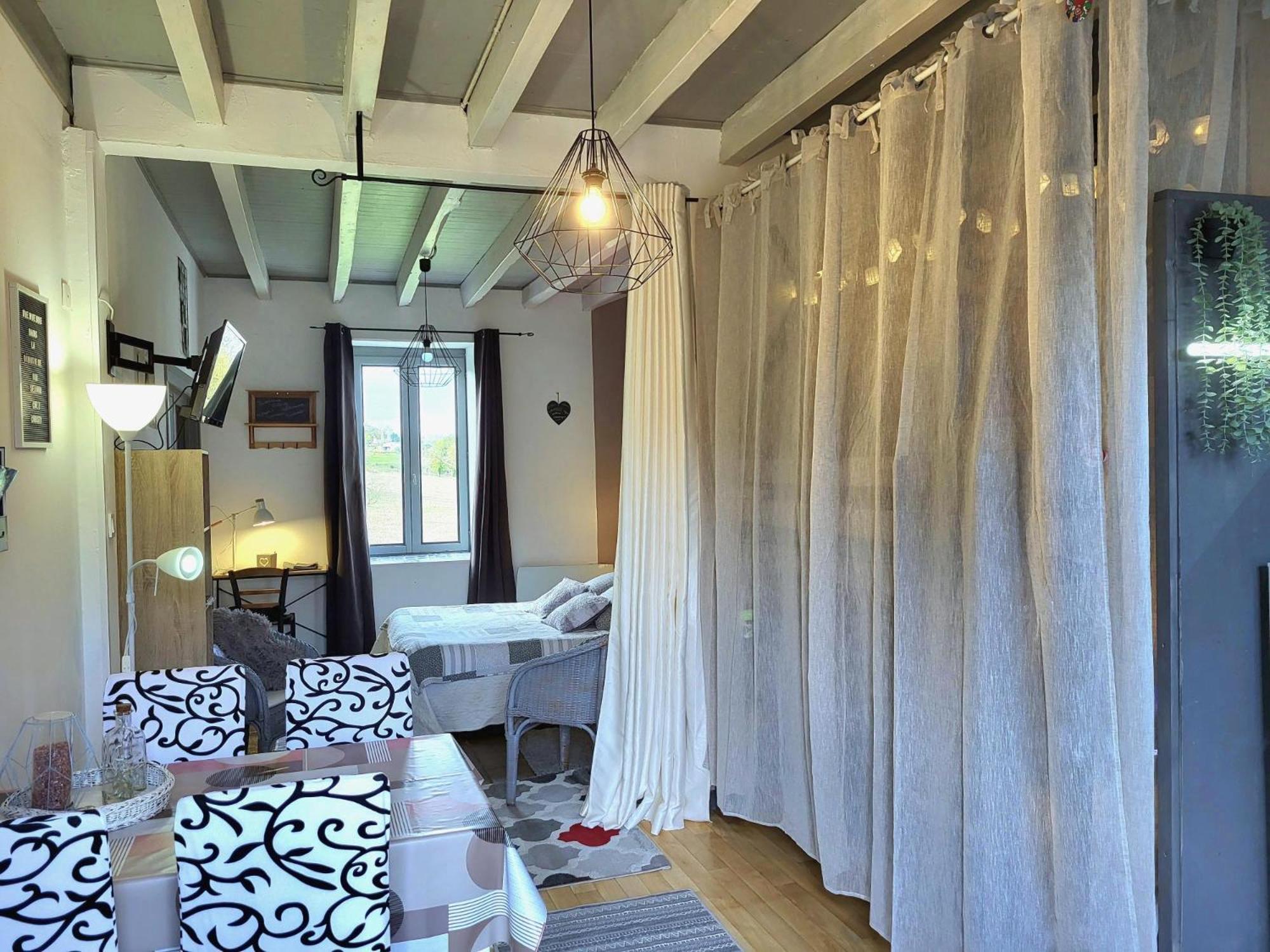 Chez Christy Chemin Des Dinots Bed & Breakfast Saint-Bonnet-de-Four Ruang foto